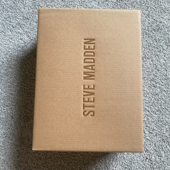 Steve Madden Irenee Sand Nubuck 2 inch Block Heels New In Box Womens size 9 - Picture 9 of 10